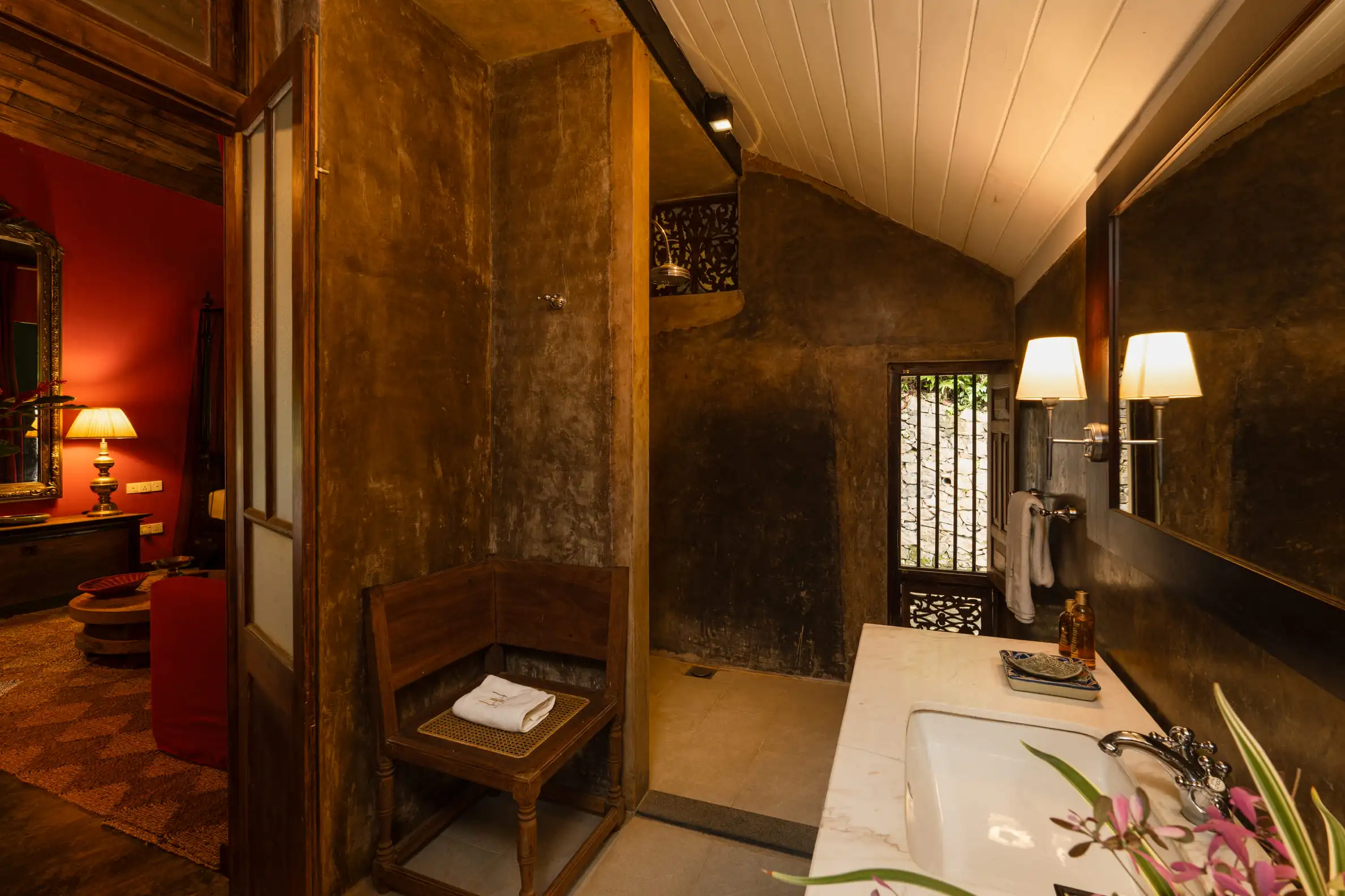 Lankatillake Suite interior