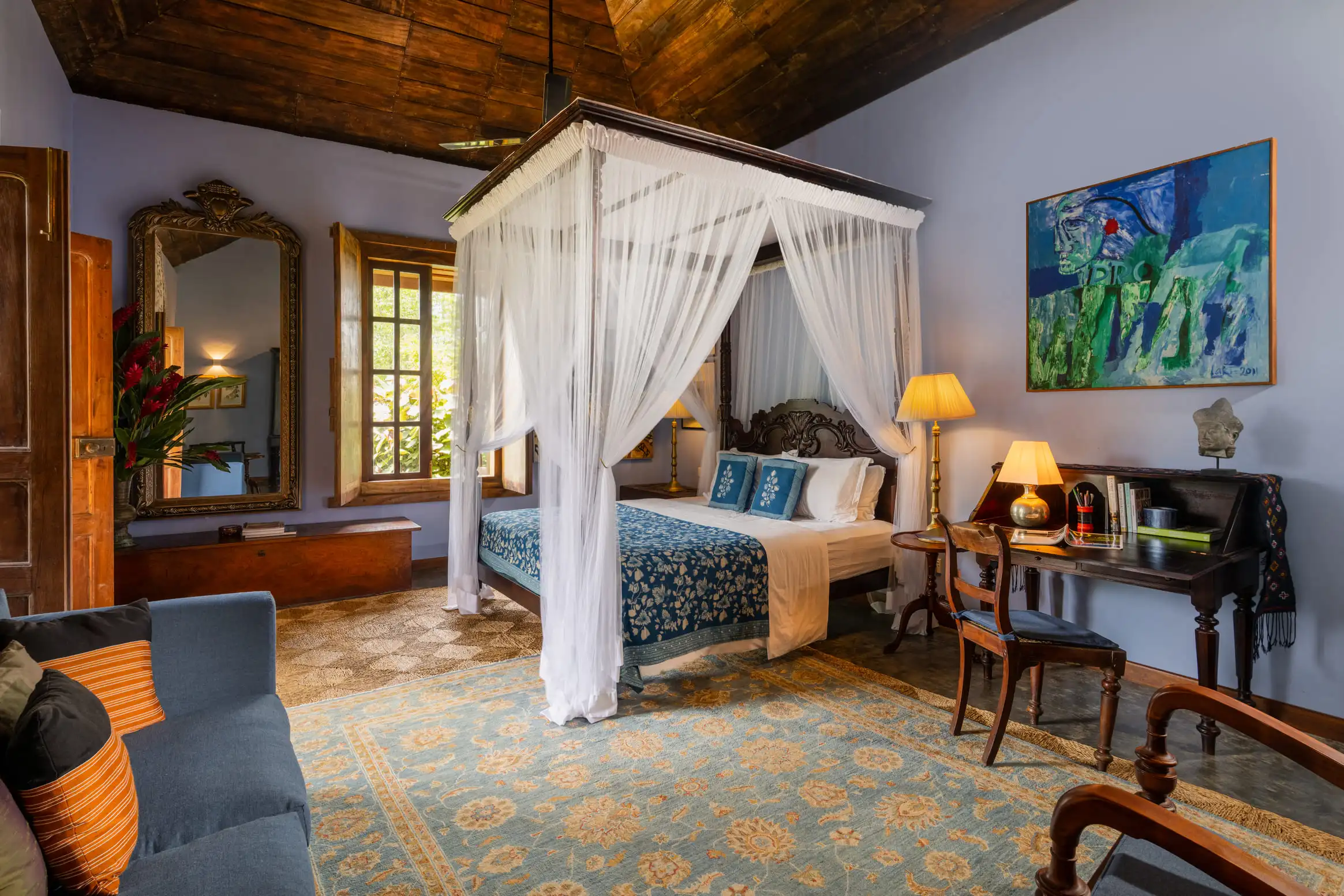 Lankatillake Suite interior